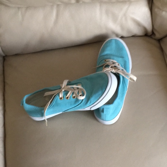 Old Navy girl’s Teal sneakers size 4 - Picture 8 of 8